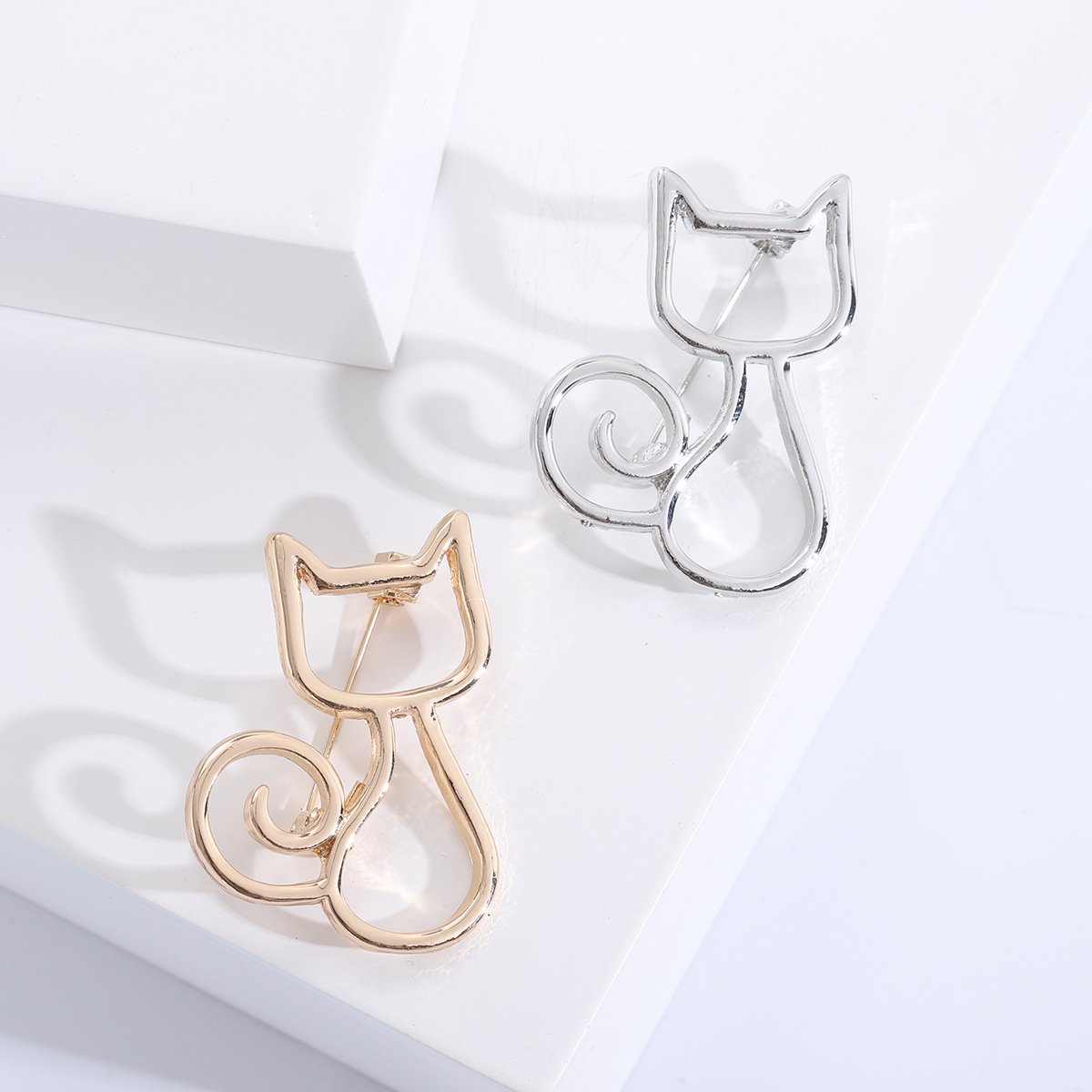 9g Weight Basic Pin Cat Alloy Women's Brooches