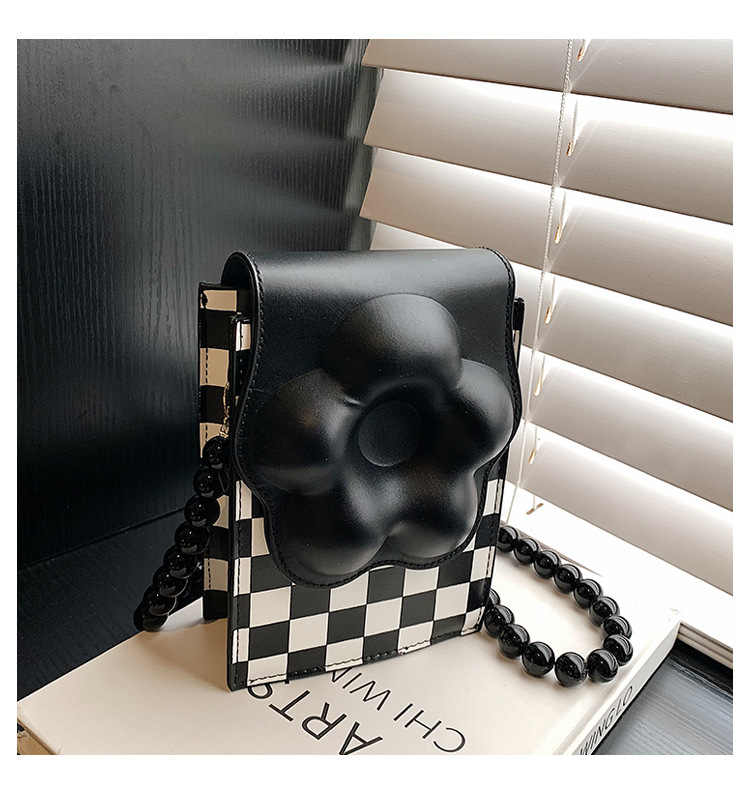 Fashion Contrast Color One-shoulder Messenger Checkerboard Beaded Chain Bag 13*20*6cm display picture 4