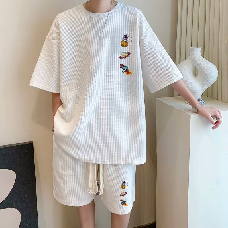 Summer Two-Piece Suit for Boys, Hong Kong Style Loose Short-Sleeved T-Shirt Paired with Straight-Leg Jeans, a Complete Outfit for Students