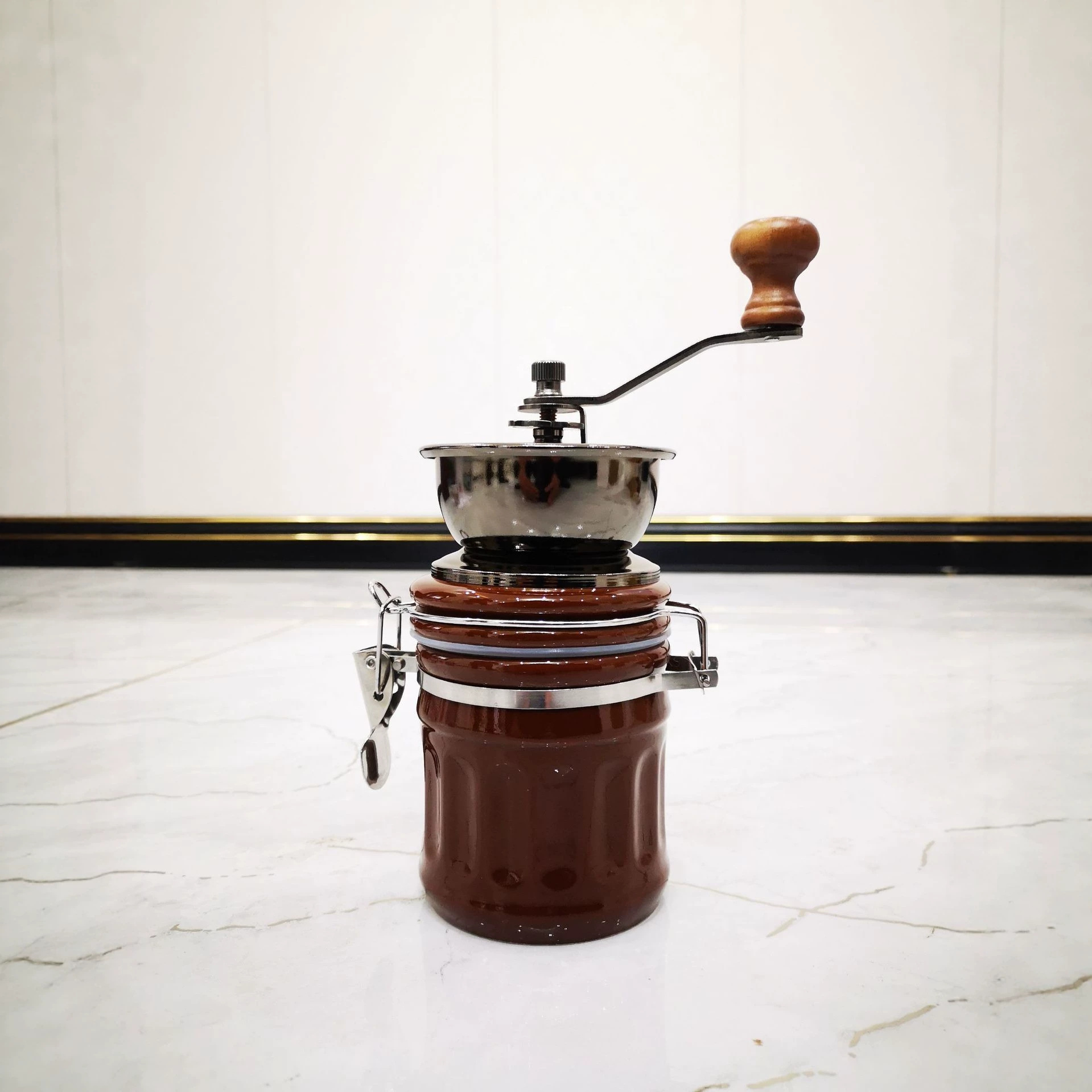 European best-selling hand grinder ceramic pot sealed pot coffee grinder