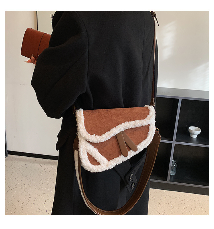 Women's Small Plush Solid Color Fashion Saddle Shape Magnetic Buckle Crossbody Bag display picture 5