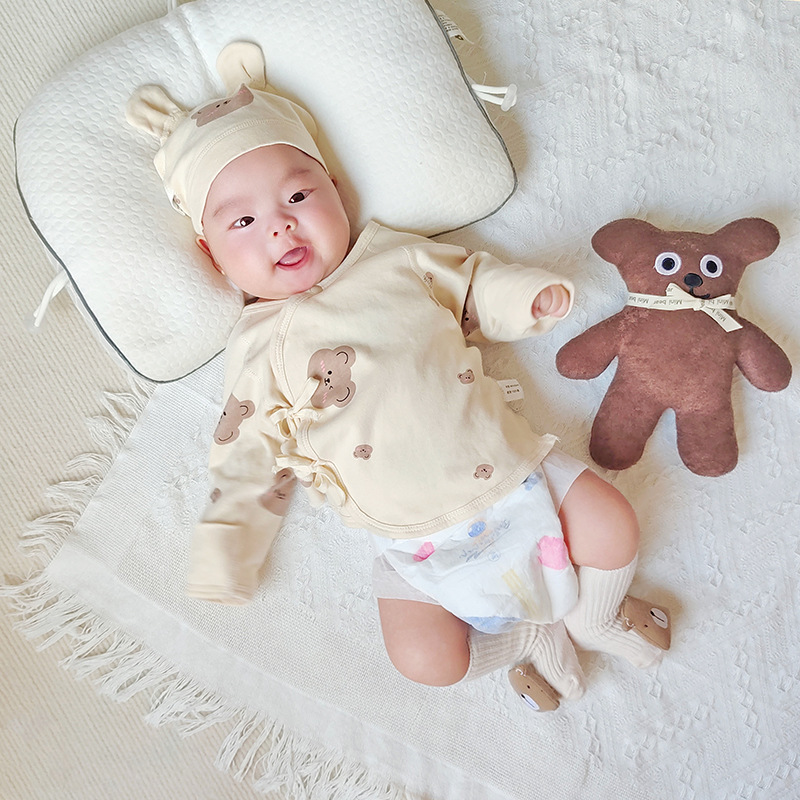 Newborn 100% Cottonundershirt Baby A-Class 100% Cottonbelly guard and monk-style top with half-back opening, size 52 with back cut-out