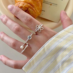 S925 Silver Flower Ring for Women, Instagram Style, Sweet and Girly, Simple Hollow Design, Bright Silver Color, Small Flower Open-End Ring for the Index Finger