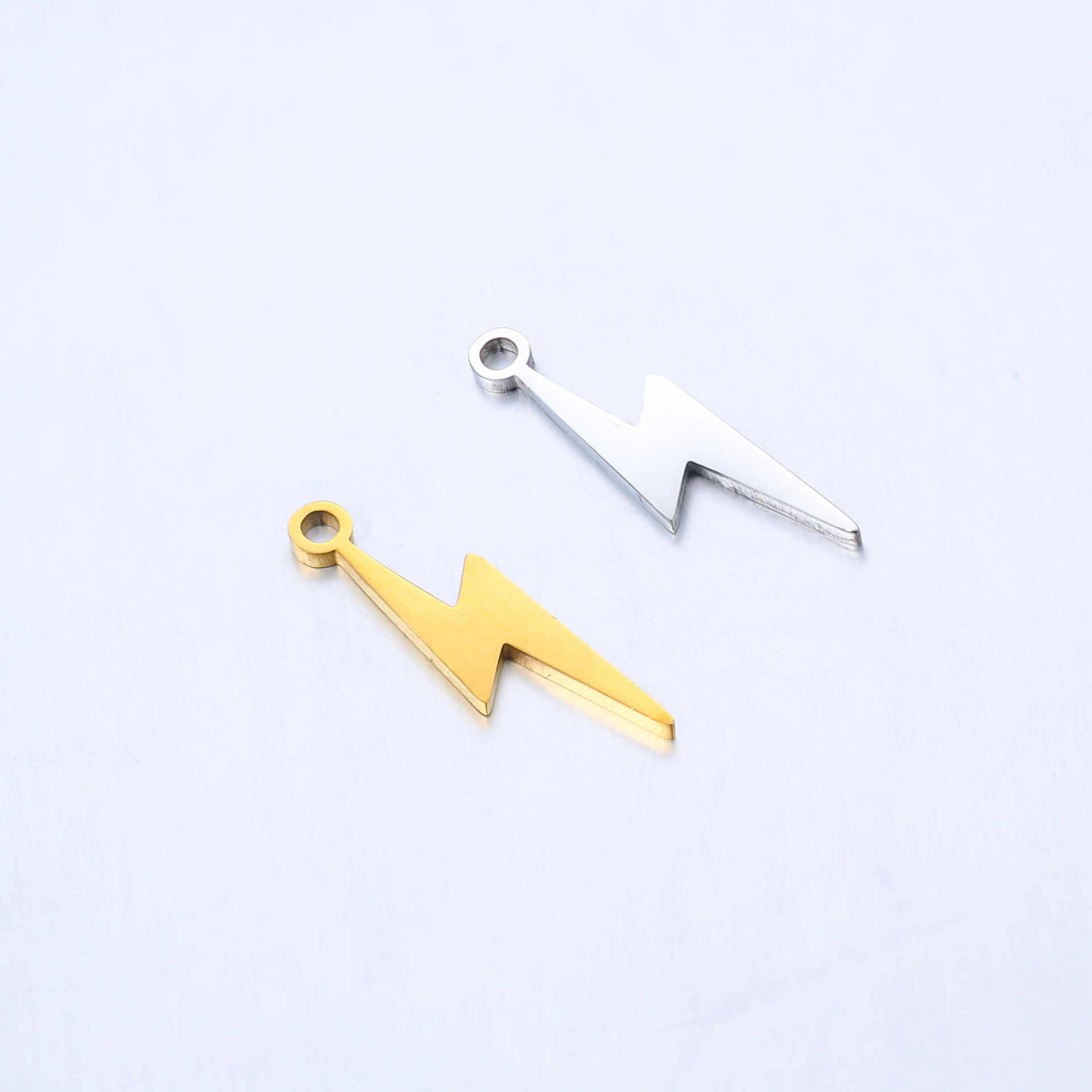 DOOYIO 5 Stück/Set Edelstahl Hochwertiger Blitz-Anhänger DIY Persönlicher Einfacher Blitzförmiger Anhänger Zubehör – Detail 3