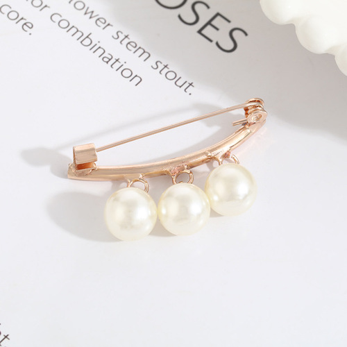 Pants waist-controlling tool, waist-controlling pins, accessories set, buckle pins to fix clothes, pearl anti-exposure brooch, women's clothing accessories