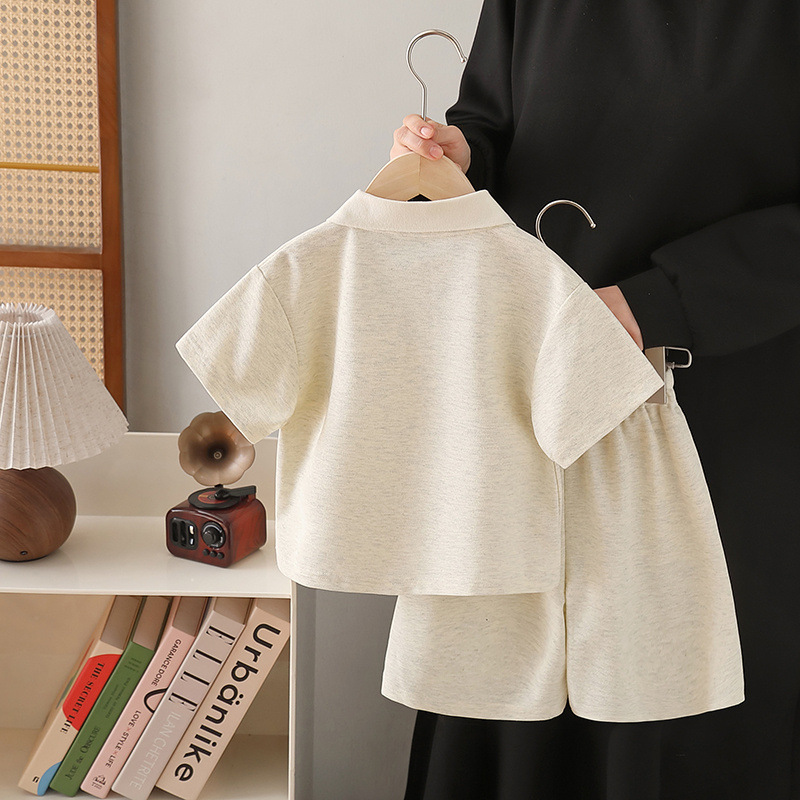 7204 Traje de manga corta para niños Verano 2025 Nuevo estilo Polo deportivo para bebés Ropa de verano Ropa fresca y atractiva