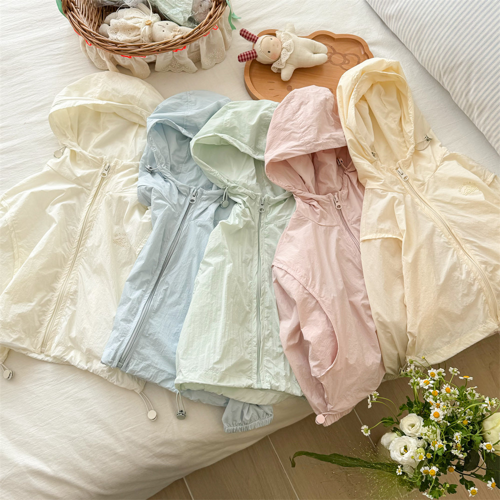 Child Xingyuan Ropa para niños Abrigo fino de verano Nuevo estilo cortavientos con capucha para niños Chaquetas de punto de color sólido para niñas Chaquetas de protección solar