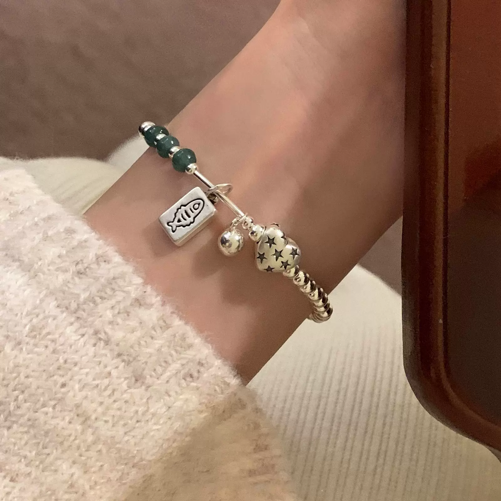 韩版小众设计轻奢小众精致吊坠爱心手链女重工复古手饰有弹力