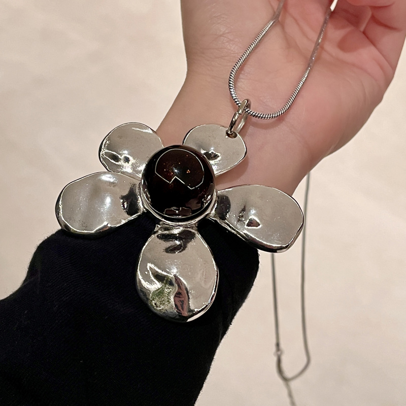 57g Weight Retro Flower Alloy Snake Chain Pendant Necklaces Wholesale
