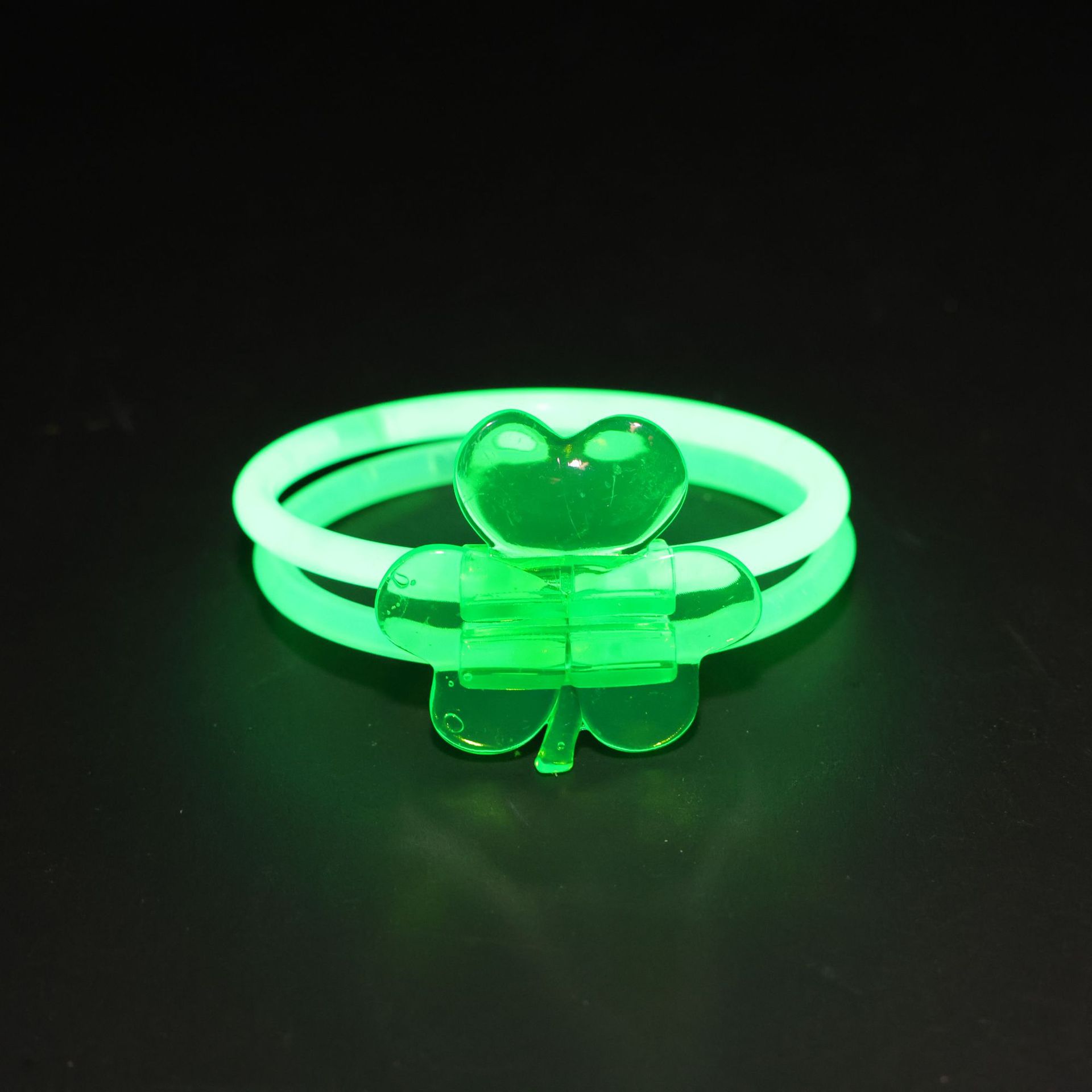 Fábrica directa al por mayor mariposa fluorescente petal de amor brazalete de cubierta dura varilla fluorescente fiesta de juguetes luminosos image 5