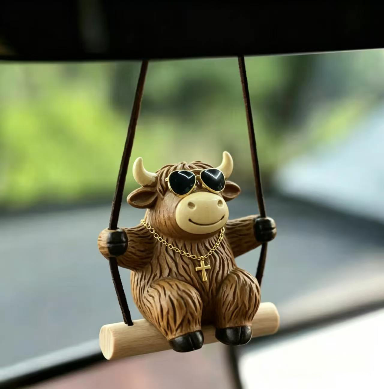 Interesting Highland Cow Swing Car Pendant Car Interior Decoration Cute Car Aromatherapy Rearview Mirror Hanging Ornament Healing Gift