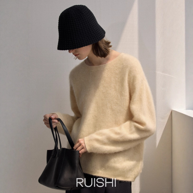 港米服饰/2025秋冬款慵懒风简约廓形软糯拉毛圆领套头毛衣女秋冬