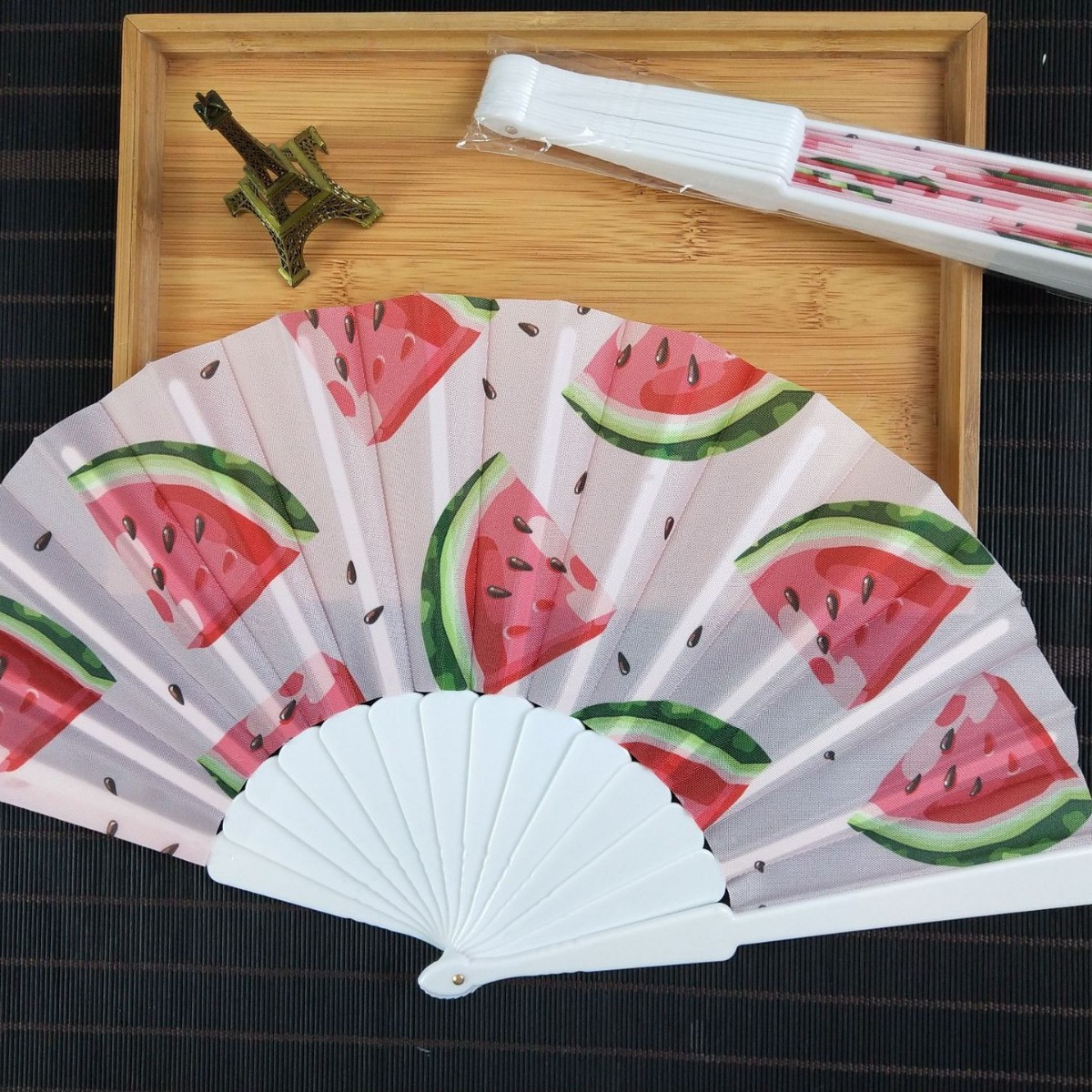 Hay en stock hueso de plástico fresco ventilador plegable creativo tela Oxford superficie del ventilador pequeña sirena tema