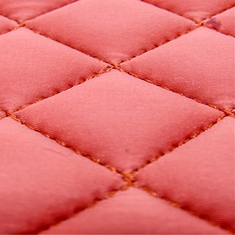 羽绒服裥棉工艺夹棉面料卷材厂家直供格子图案缝纫间棉绗缝加工