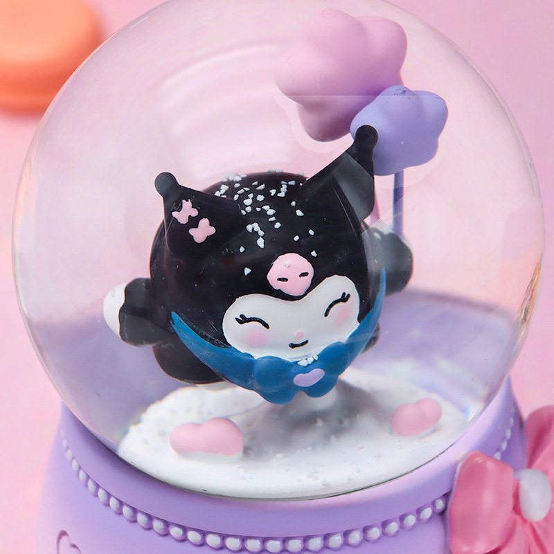 El huevo creativo golpea la caja de música de la bola de cristal, la linda cosa de dibujos animados, el perro de Yugui, los adornos de Kuromi, los regalos exquisitos al por mayor