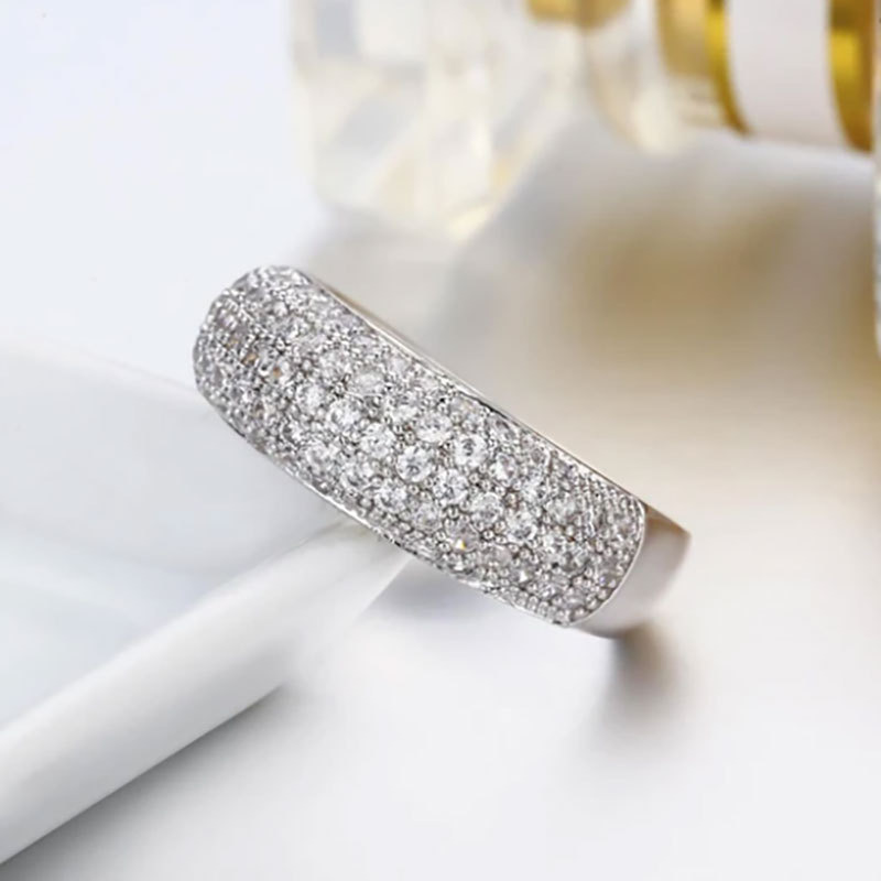 ŷ�����ʸ��������ָŮʱ�д���΢���ʯ��ָ��ư׽�ָ��