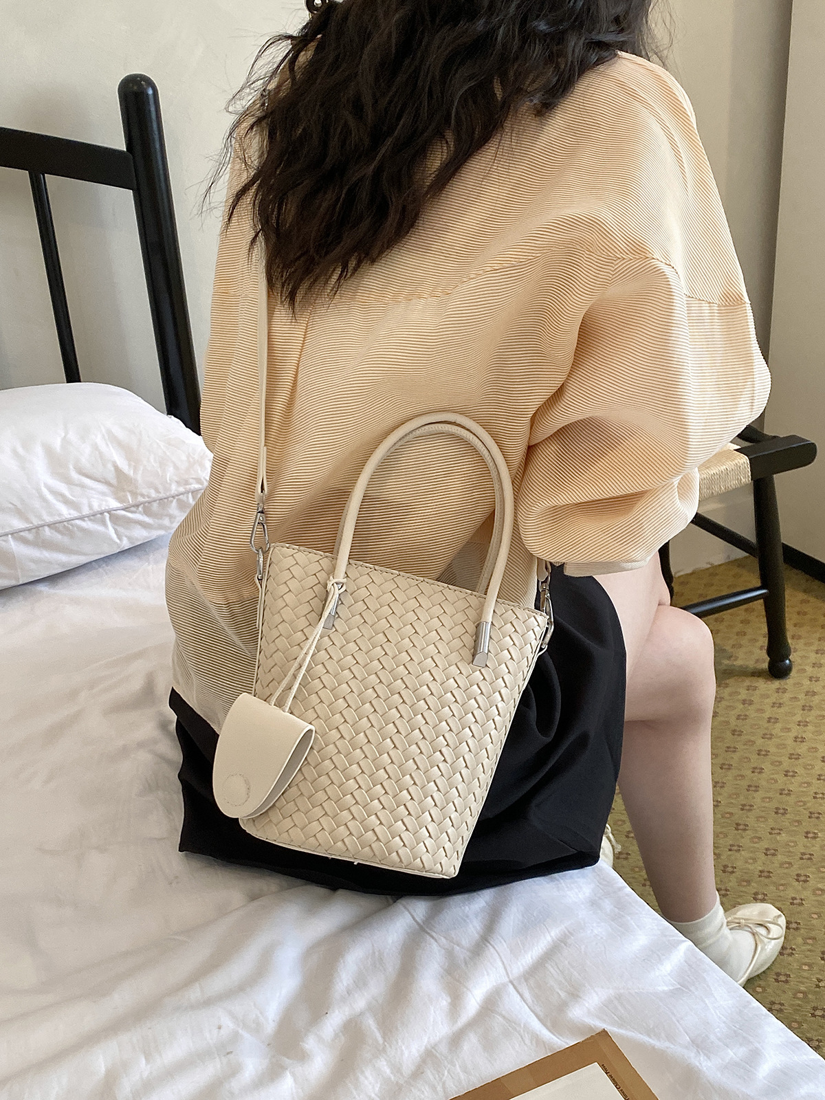 Cestas de verduras tejidas bolsas de cubo de mano para mujeres 2026 nueva textura de lujo ligera versátil mochila de hombro image 5