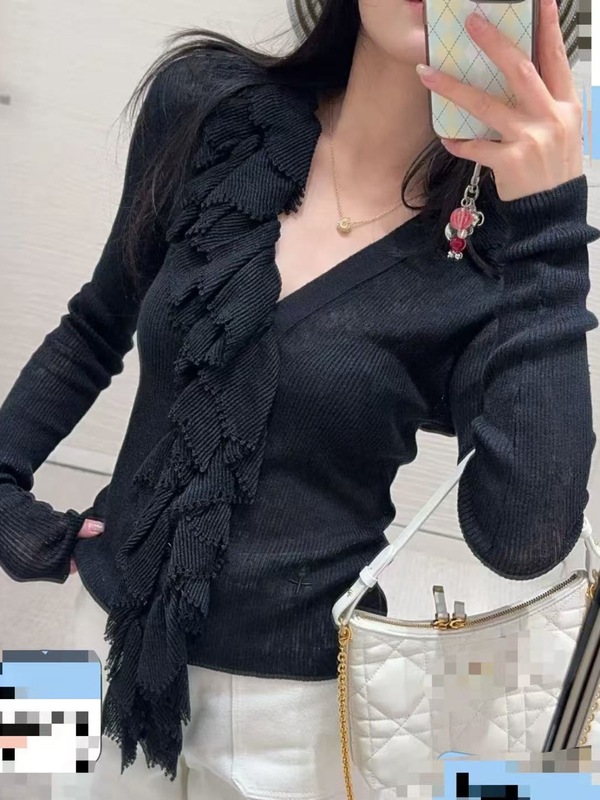 明星同款小蜜蜂刺绣荷叶边V领长袖针织衫女早秋季气质设计感上衣|undefined