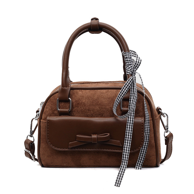 Casual retro bolso de terciopelo de seda para mujeres otoño y invierno 2025 nuevo estilo versátil bolso de bolos de bolos de mano de moda