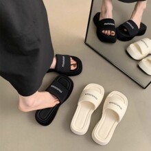 小香风松糕厚底一字拖鞋女夏季外穿新款百搭网红超火黑色沙滩凉鞋
