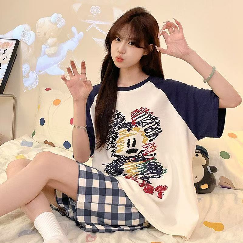 Pijama de mujer de verano de manga corta pantalones cortos delgados en 2025 nuevo conjunto de ropa de casa de dibujos animados de verano para mujeres se puede usar fuera