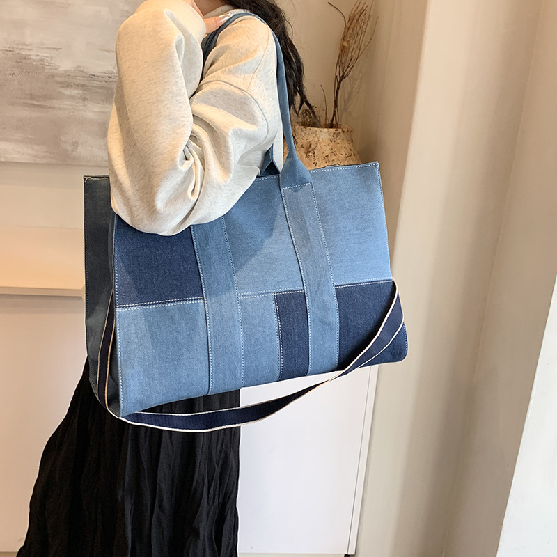 Bolso de denim de gran capacidad para mujeres 2025 nuevo color de moda mochila de hombro de viaje ocio bolso de tote de color