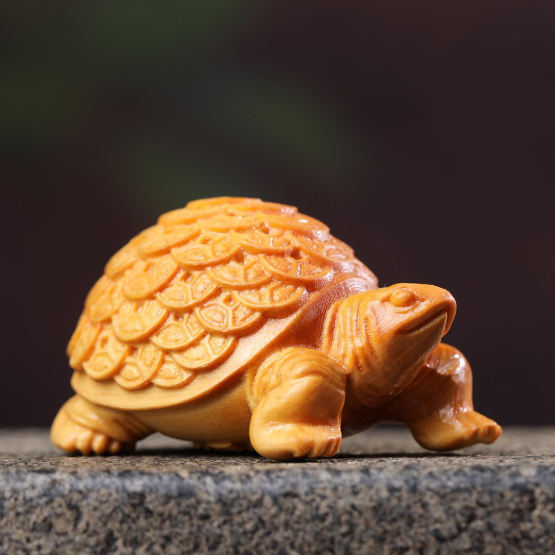 崖柏の木彫りのお金のカメの置物の大きい小さいサイズの長寿のカメのお茶は文をかわいがって家庭の事務装飾の工芸品を遊びます。|undefined
