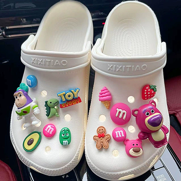 Footwear buckle, strawberry, 15 pieces