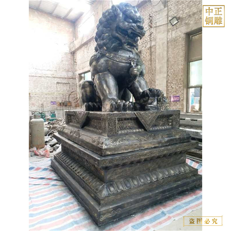 故宫铜狮子雕塑供应商 来图雕刻多种形态铜狮子  出售景区铜狮子