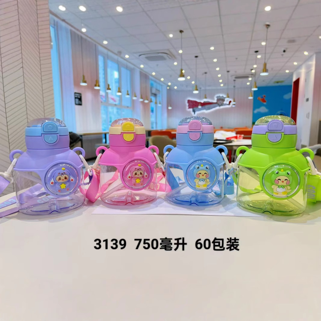 Yitong dibujos animados taza de agua para niños taza de paja correa de respaldo taza de plástico portátil linda niña taza de vientre grande taza de té de gran capacidad