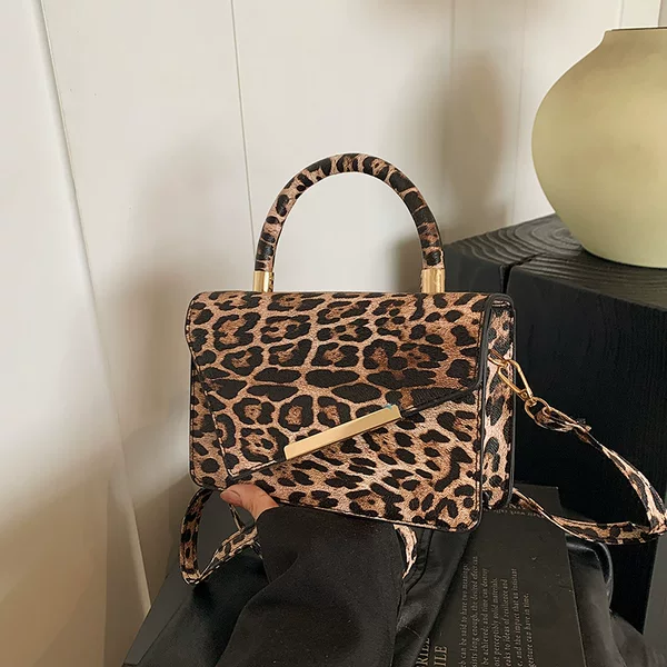 2024 New Niche Versatile Leopard Print Shoulder Bag, Fashionable and Simple Underarm Bag, Chain Crossbody Bag, Unique Crossbody Bag