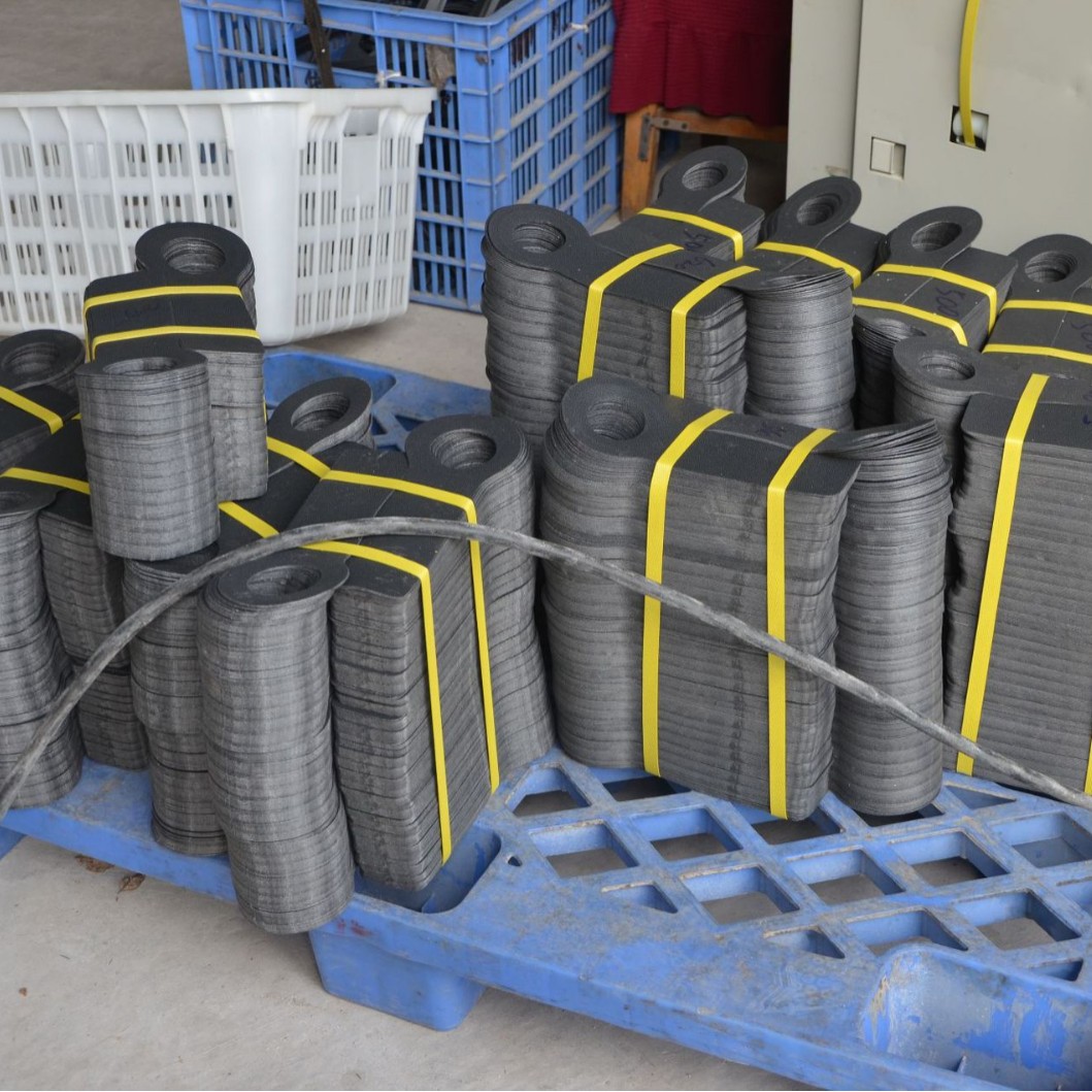 现货黑色PE塑料板0.6~3.0mm箱包内衬板手袋包底板 全规格分切定制