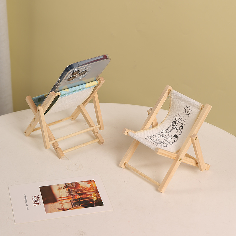 Creative beach folding phone holder