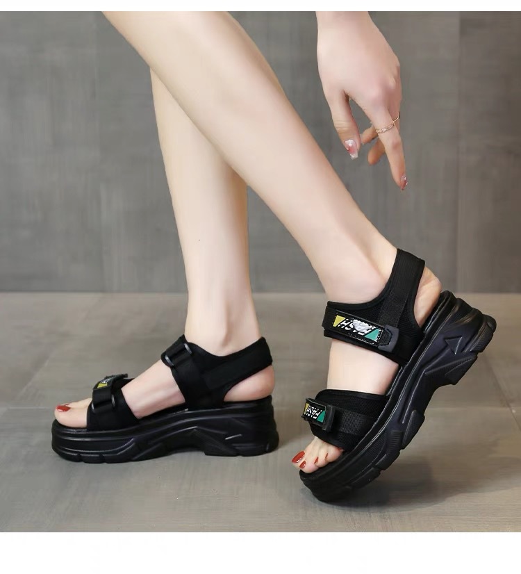 Sandalias de tacón medio para mujeres verano 2026 nueva moda versátil antideslizante ligera aumento de altura muffin gruesa sandalias romanas