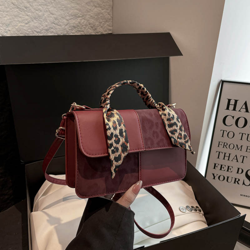 上班通勤手提包包2025新款欧美复古单肩包时尚百搭气质斜跨小方包