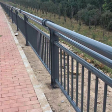 道路桥梁护栏河道景观人行道隔离栏杆铝合金钢板立柱定制防撞护栏