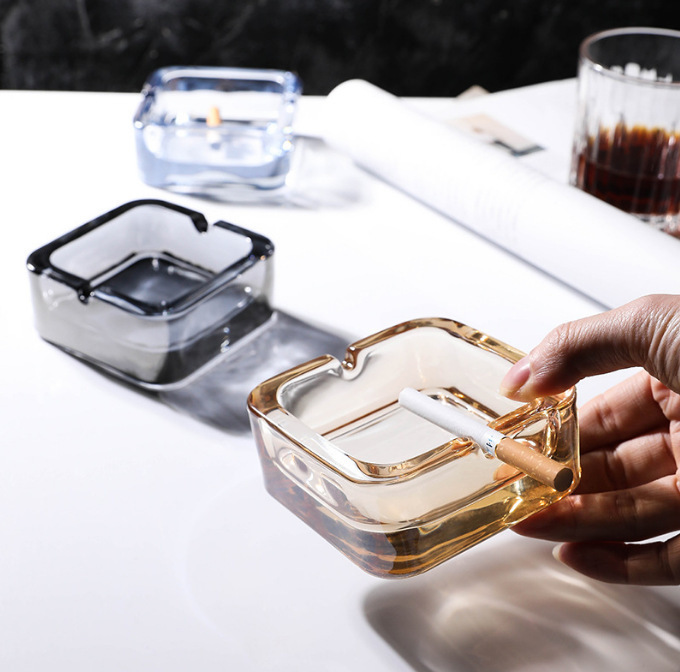 Ceniciero de vidrio de cristal doméstico pequeño exquisito estilo cuadrado cigarrillo de lujo ligero sala de estar hotel creativo cigarrillo de alta calidad