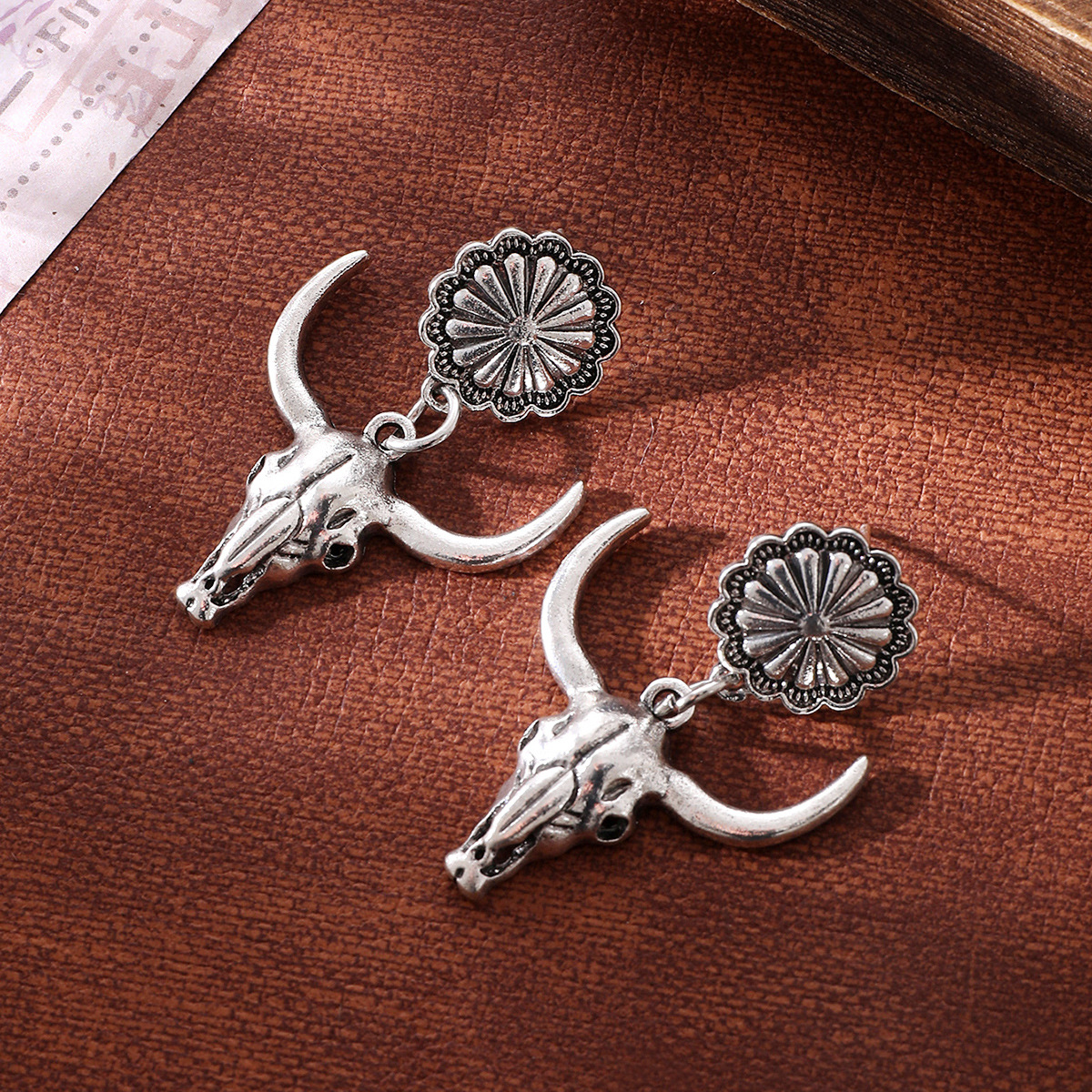 1 Pair Classic Style Cattle Alloy Drop Earrings display picture 1