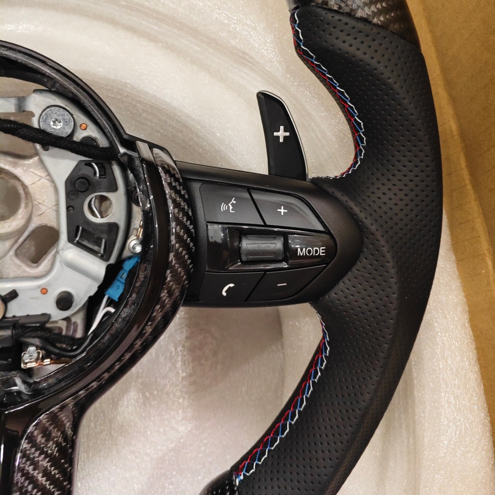 Suitable for BMW 1234567 Series F10F20F30 black carbon fiber sports steering wheel assembly modification