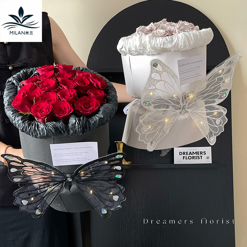 Qixi Nueva simulación de baile bordado tridimensional encaje mariposa luminosa DIY ramo decorativo caja de regalo Accesorios