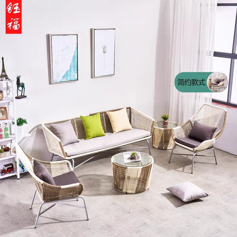 3인용 소파 + 의자 2개 + 대형 커피 테이블