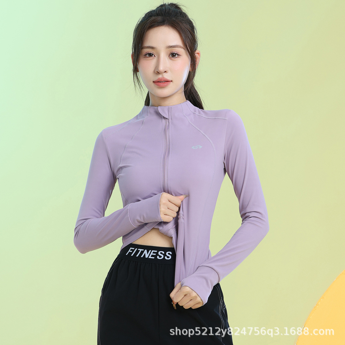 핑크색과 보라색 코트