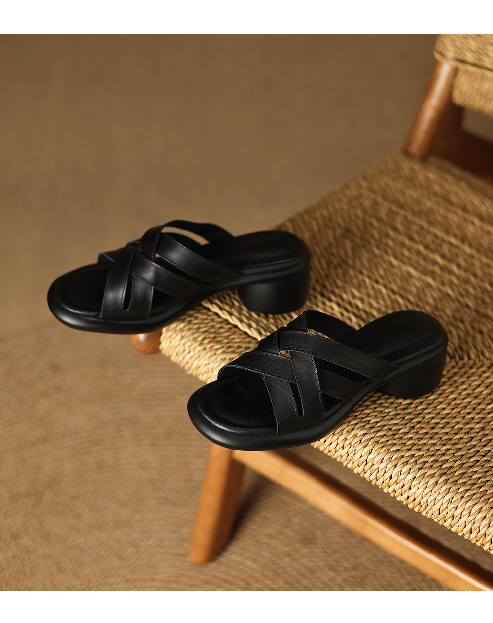 Sandal cao gót nữ mũi tròn hở ngón, da bò gót vuông 9 cm — đen chi tiết 18