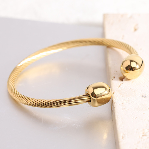 European and American simple C-shaped titanium steel bracelets, retro, versatile cables, fashionable openings, stainless steel women's bracelets wholesale