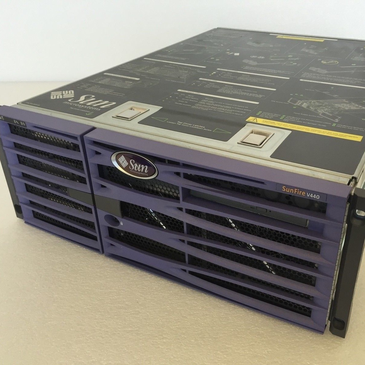 Sun Fire V440 服务器整机 2*1.59GHz/16G/73GB/DVD