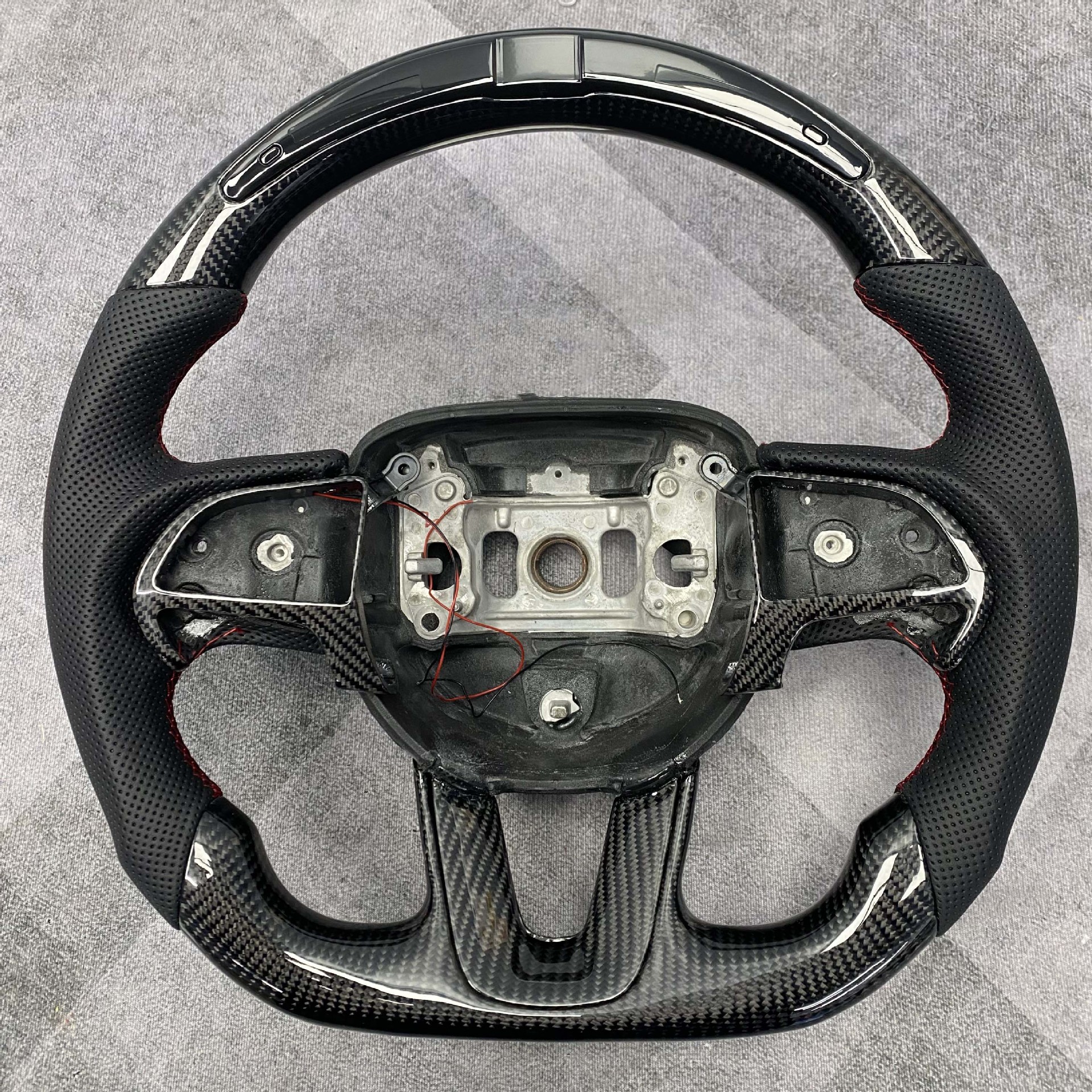 Customized Carbon Fiber Steering Wheel Suitable for Dodge Challenger Srt Dodge Hellcat Charger Modified with Led Lights