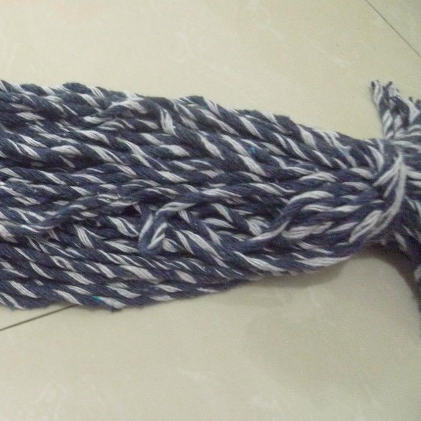 파란색과 흰색 킬로가 80cm 절단되었습니다.