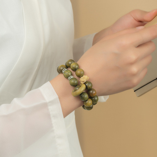 Green Sandalwood Beaded Bracelet with Lotus Pendant, Hand-Held Sandalwood Necklace, Wooden Women's Style, Played Buddhist Rosary, Men's Bodhi Seeds