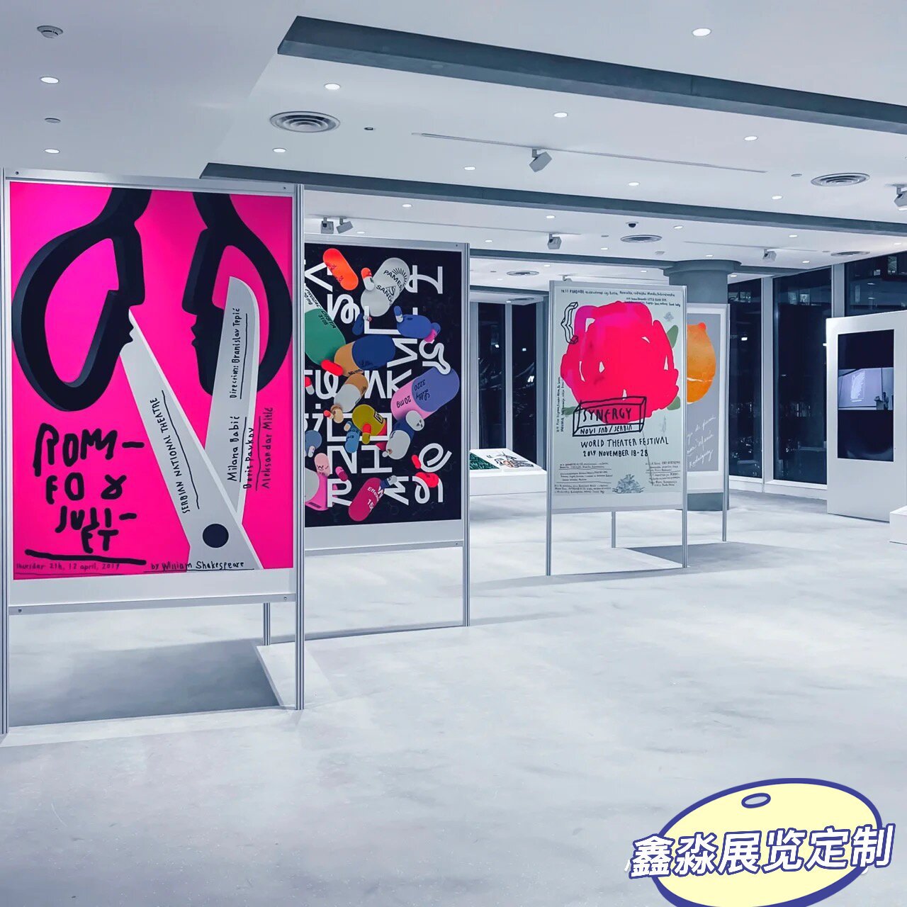 广告艺术作品画展展架展板生产厂家学校毕业展幼儿园中学生折叠展