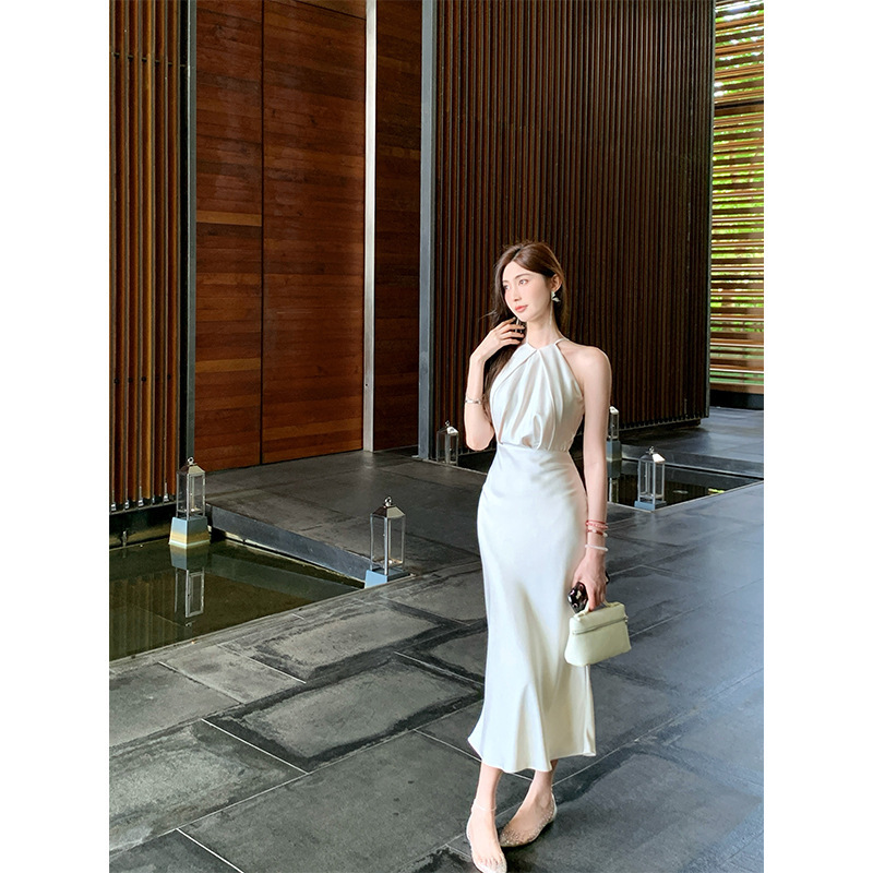 Silk Satin Halter Neck Light Wedding Dress 2026 Spring New Model Elegant Mid-Length Slim Fit Mermaid Strap Evening Gown